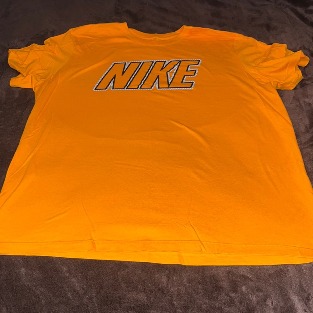 Orange nike t-shirt size xL